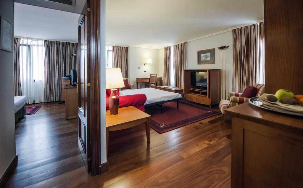 Deluxe Family Suite,396684747:JPEG
